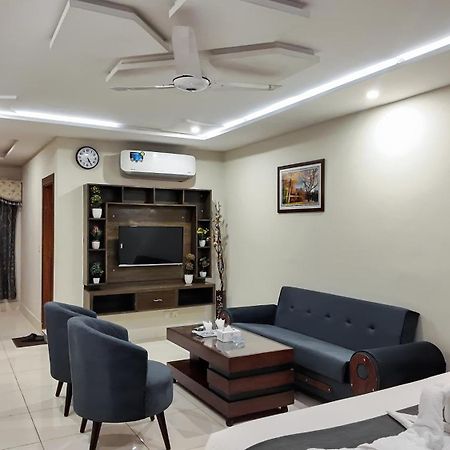 Hotel Crown Inn Мултан Экстерьер фото
