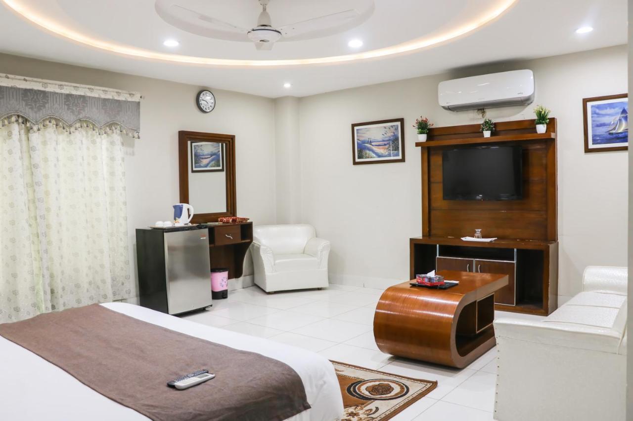Hotel Crown Inn Мултан Экстерьер фото