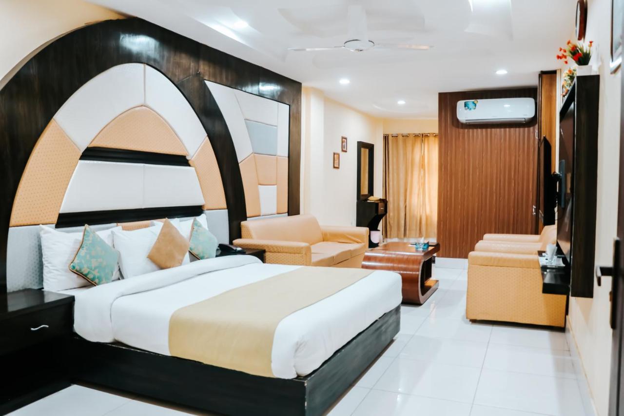 Hotel Crown Inn Мултан Экстерьер фото