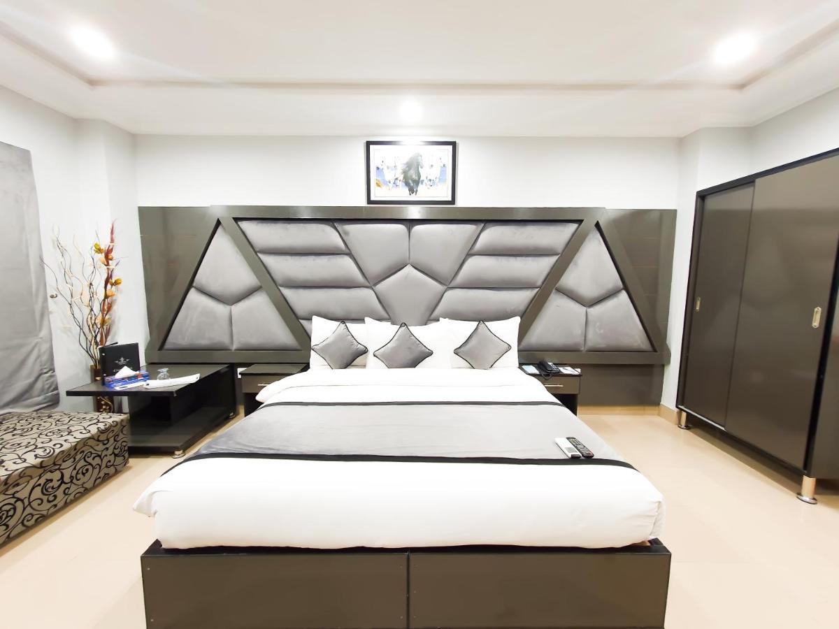 Hotel Crown Inn Мултан Экстерьер фото