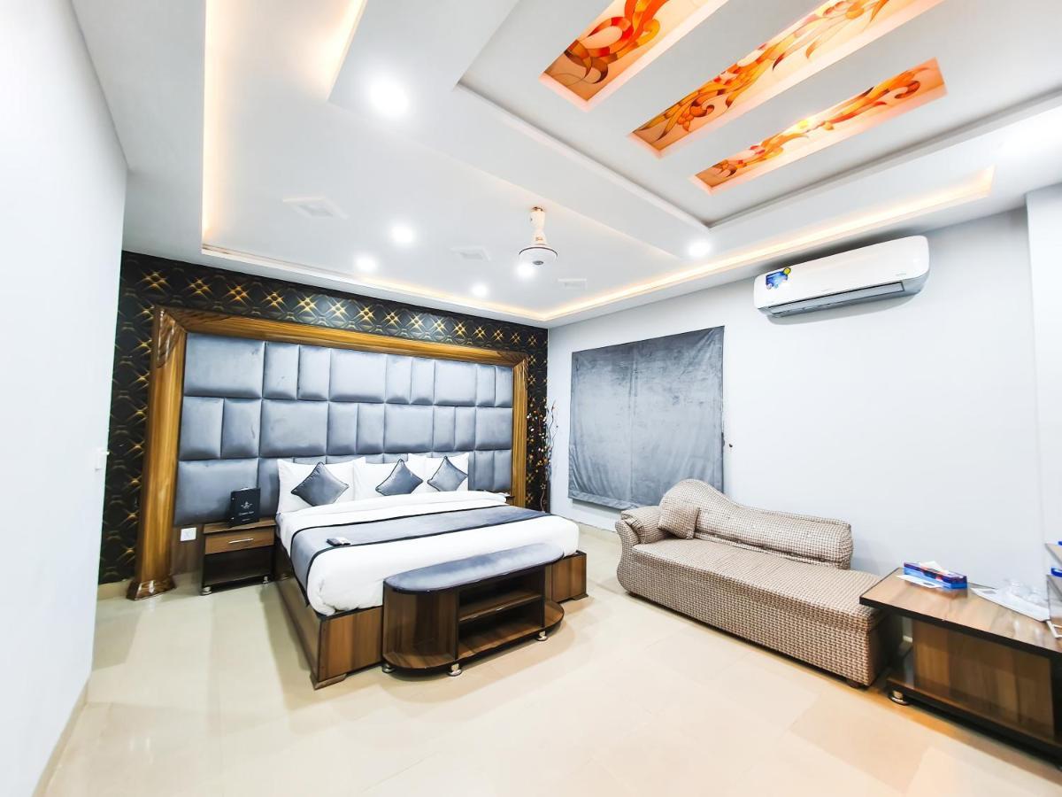 Hotel Crown Inn Мултан Экстерьер фото