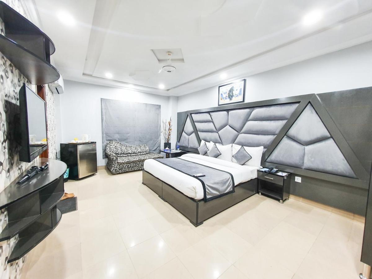 Hotel Crown Inn Мултан Экстерьер фото