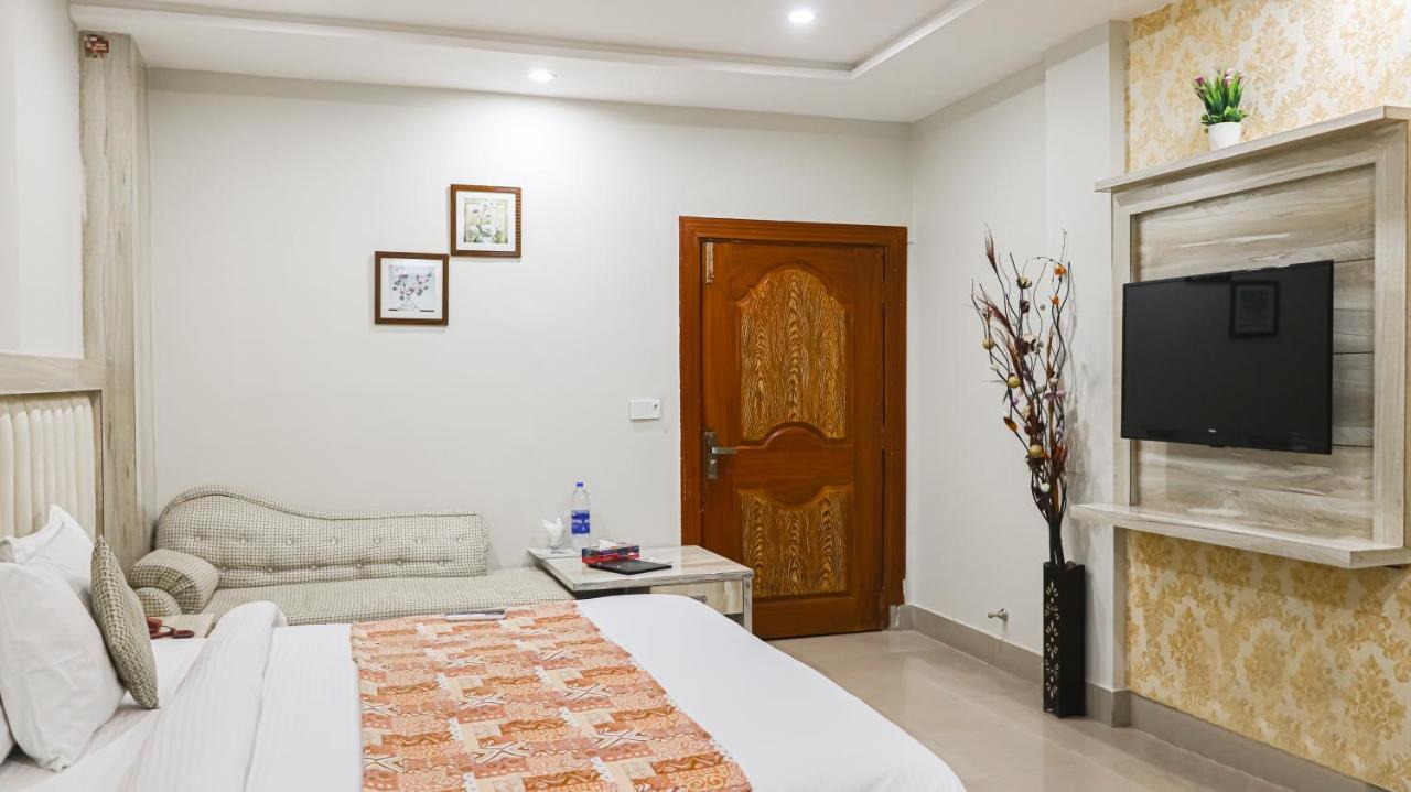 Hotel Crown Inn Мултан Экстерьер фото