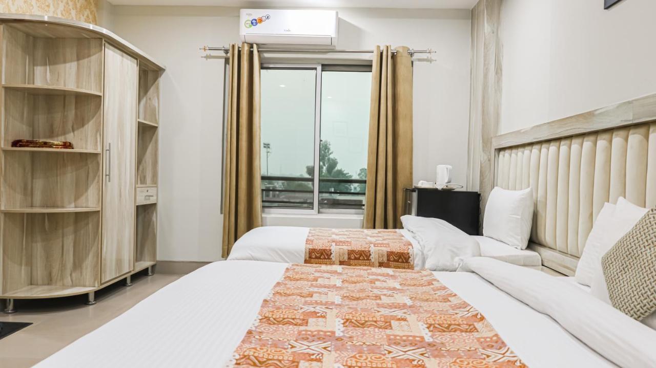 Hotel Crown Inn Мултан Экстерьер фото