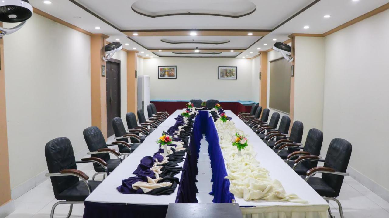 Hotel Crown Inn Мултан Экстерьер фото