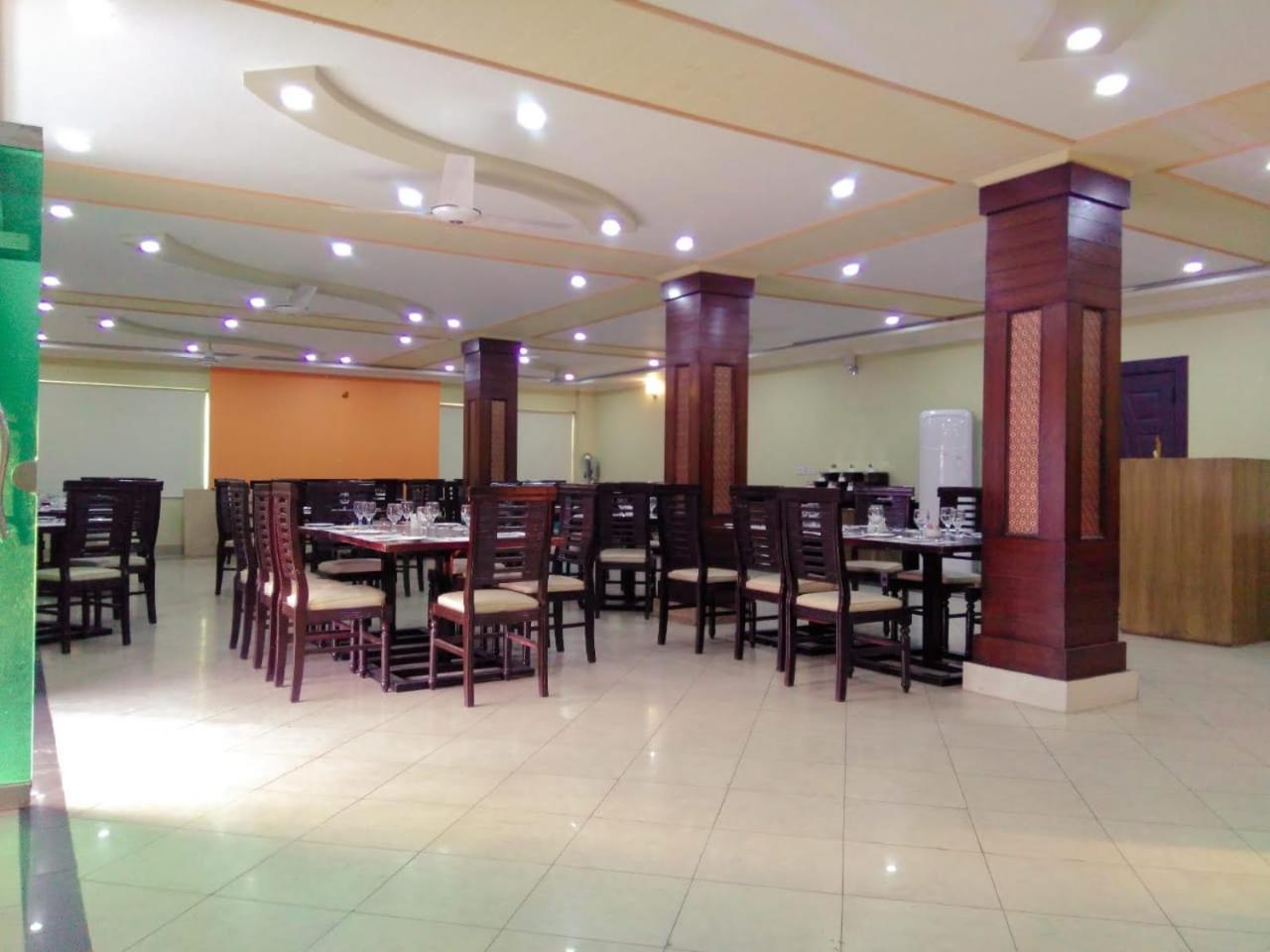 Hotel Crown Inn Мултан Экстерьер фото